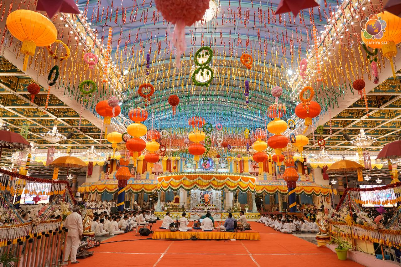 Puttaparthi where the World 🌍 is welcomed with Open Arms