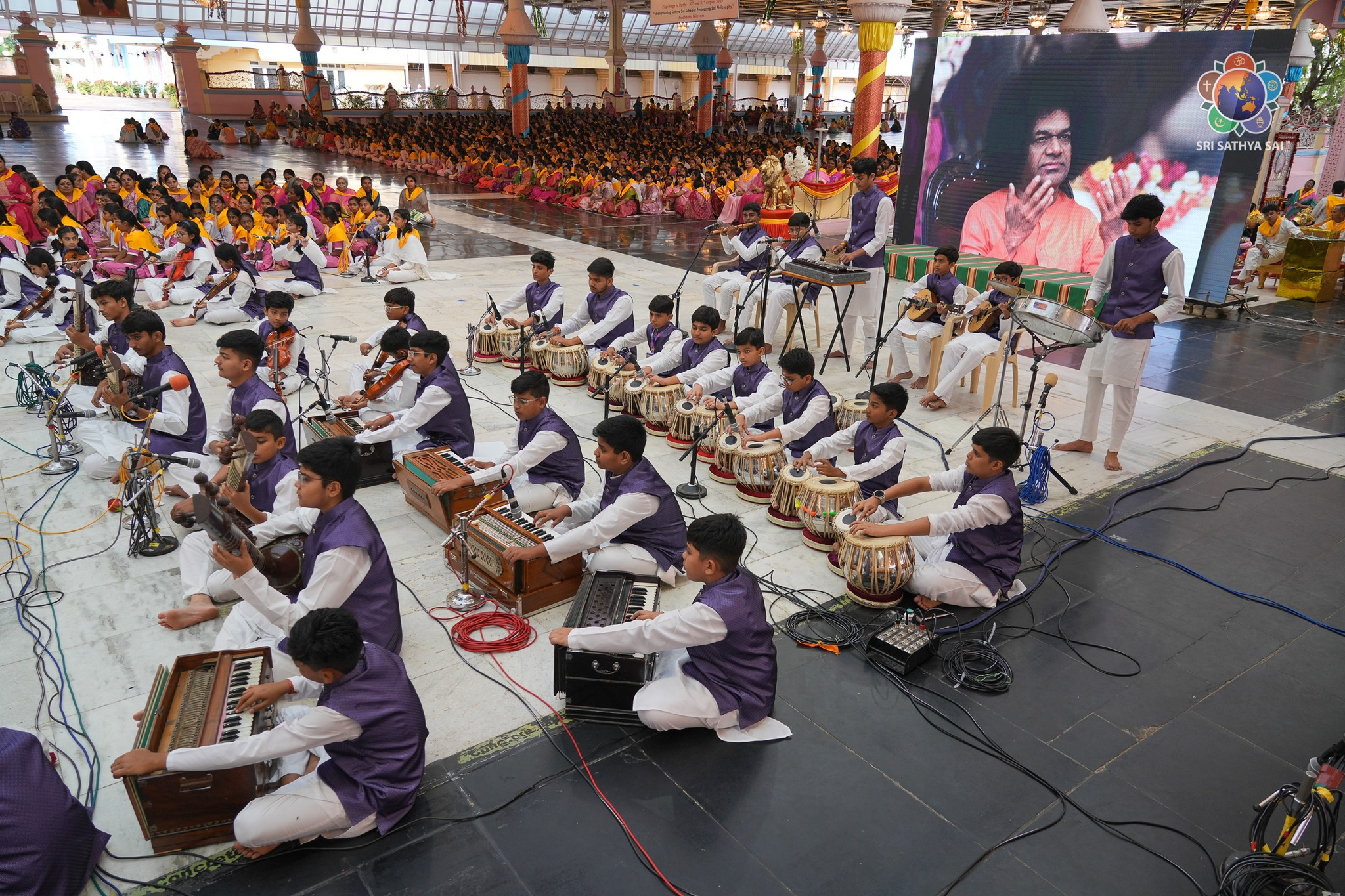 Cultural Offerings by Students from Sai Schools | Aug 31, 2025