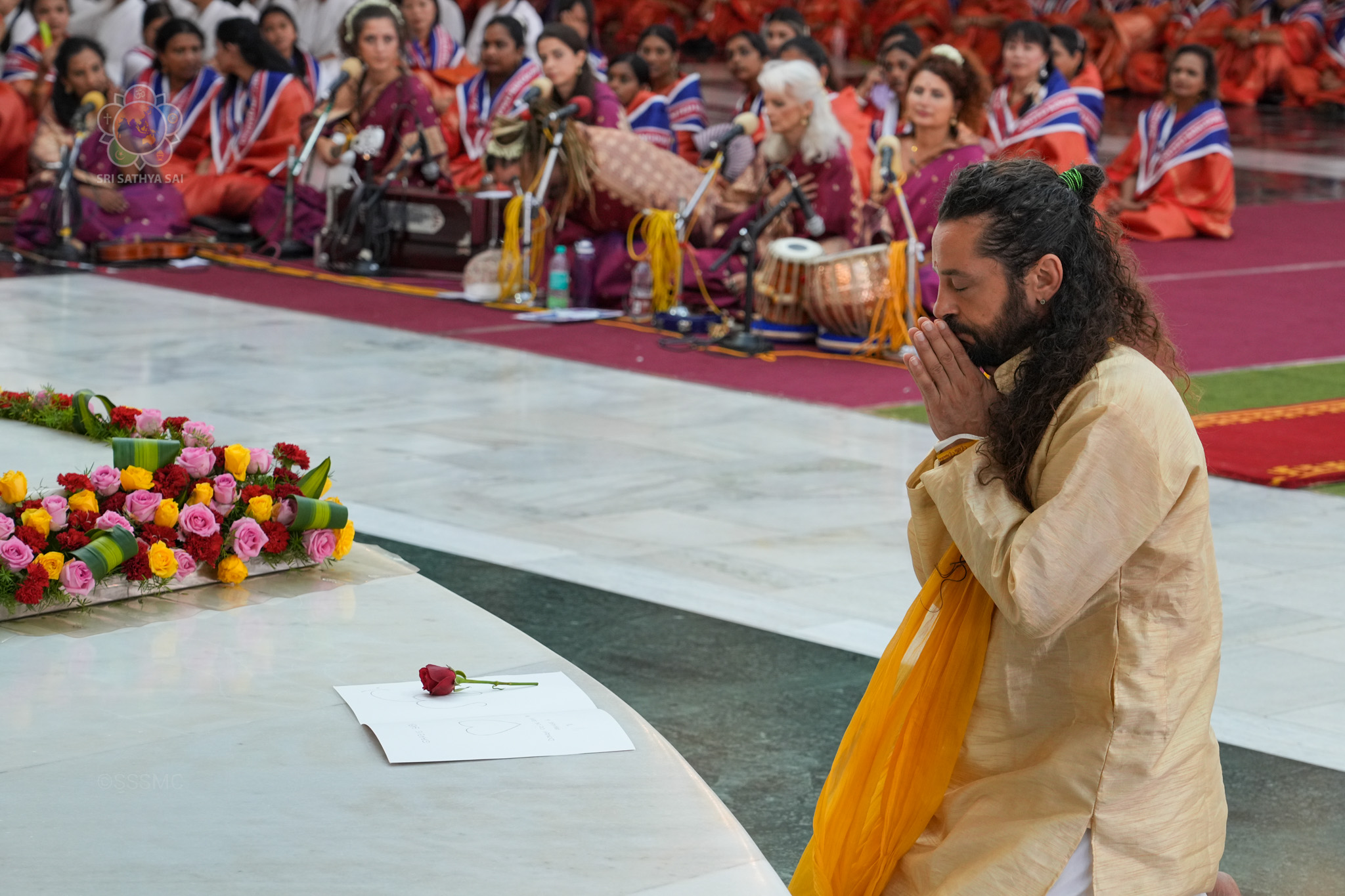 Italy: “Baba è qui. La Sua presenza divina è in ognuno dei vostri cuori” – Esperienza di un devoto a Prashanti per il Pellegrinaggio 2025