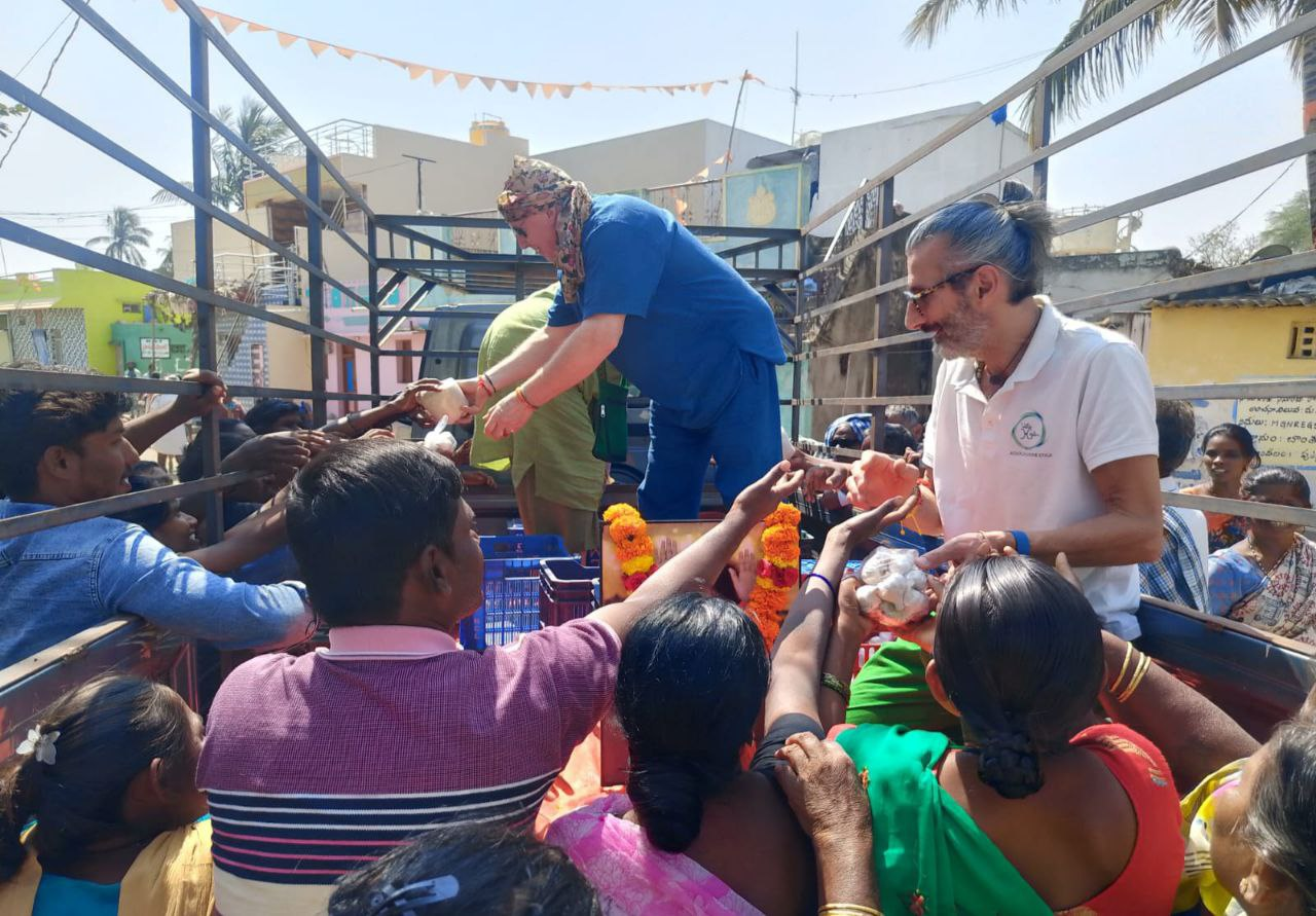 Italy: DISTRIBUTION OF RICE AND GARLIC AROUND PUTTAPARTHI 19/02/2026