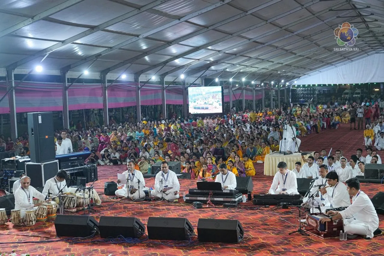 The hills of Himachal Pradesh witnessed a deeply moving expression of love and gratitude this afternoon as the Prema Pravahini Ratha Yatra, one of the significant Centenary initiatives of the Sri Sathya Sai Seva Organisations (SSSSO), India, reached its final leg in Mandi.