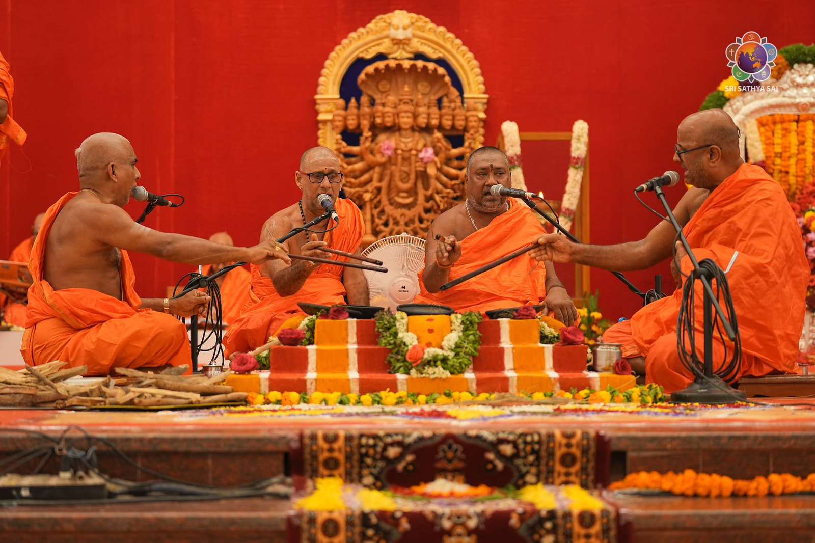 Day 2 | Veda Purusha Saptaha Jnana Yajna | Vijay Deverakonda & Rashmika Mandanna seek Bhagawan’s Divine Blessings | Oct 15, 2026